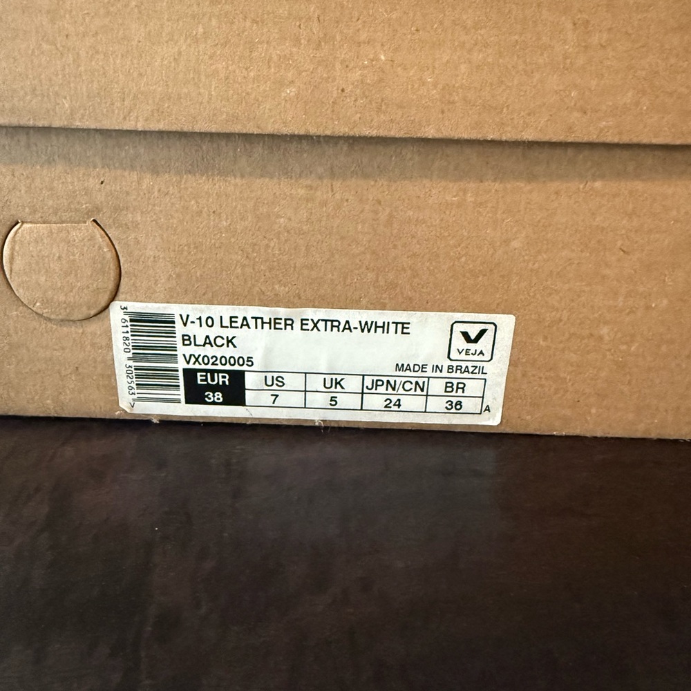 Veja V-10 Sneakers *NEW* - Picture 9 of 9